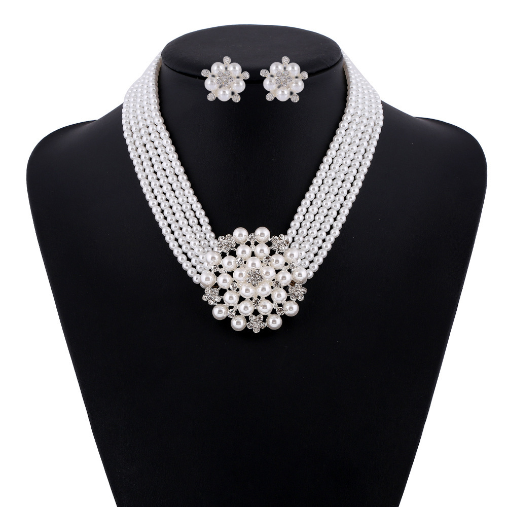 Audrey Hepburn Breakfast at Ti - đánh giá và giá Women'S Accessories In The 1950S
